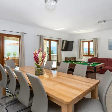 Pet Friendly In With Wifi * Vrbnik (Primorje-Gorski Kotar)