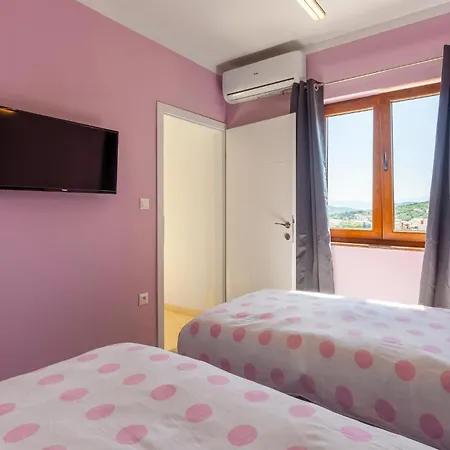 Pet Friendly In With Wifi Vrbnik (Primorje-Gorski Kotar)